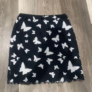 Cute butterfly skirt never been worn and in great condition